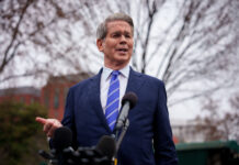 EUA liberam venda controlada de petróleo russo para evitar crise energética global