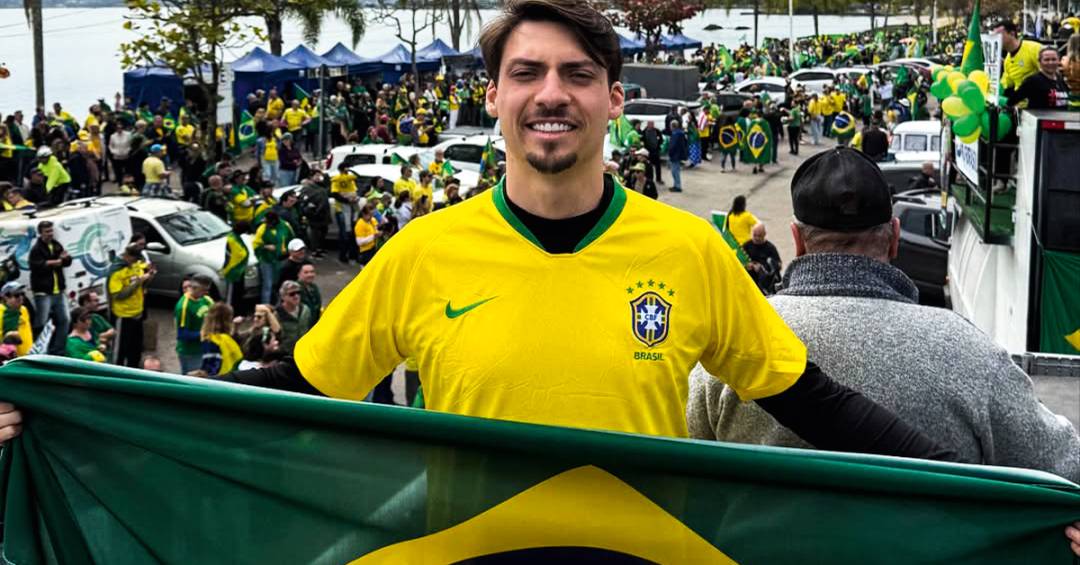 JAIR-RENAN-BOLSONARO-INSTAGRAM-@BOLSONARO_JR-32358479.jpg