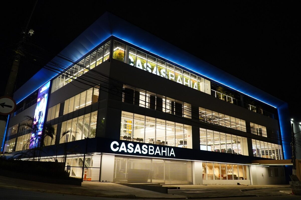 Visao-noturna-da-fachada-da-loja_divulgacao-4