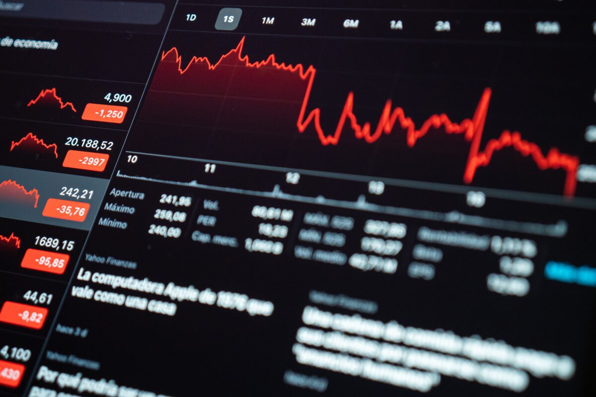 screen-showing-data-about-financial-crisis-because-coronavirus-1